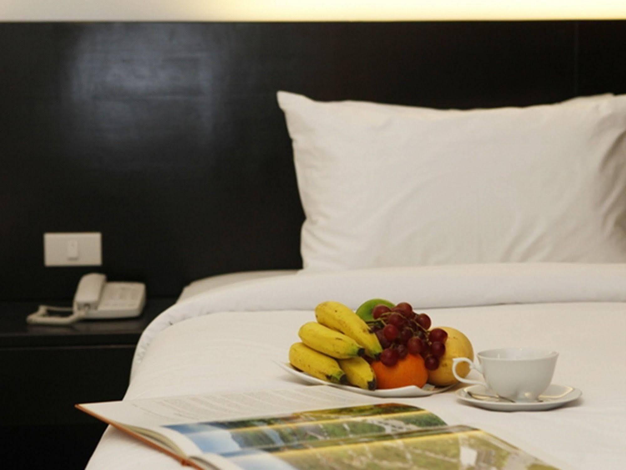 Naiyang Beach Hotel Sha Plus Phuket Esterno foto
