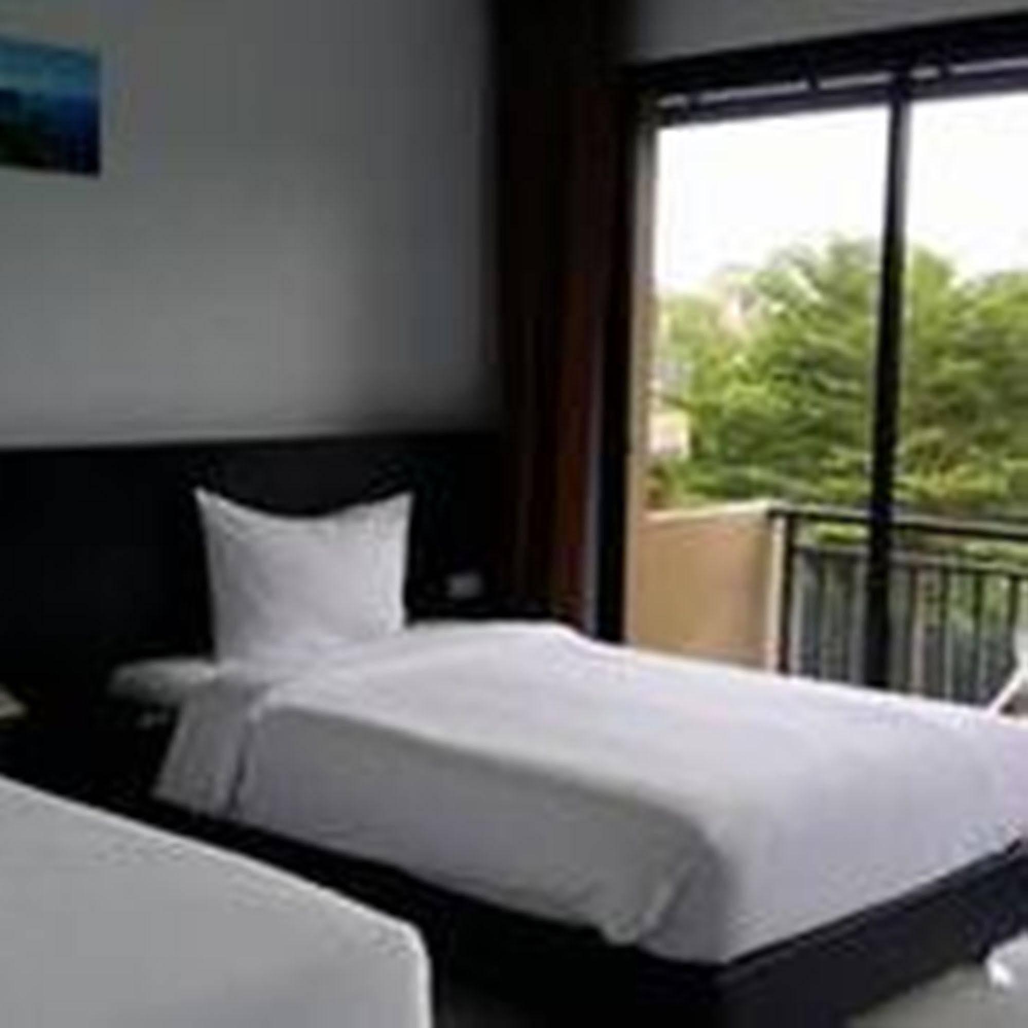 Naiyang Beach Hotel Sha Plus Phuket Esterno foto